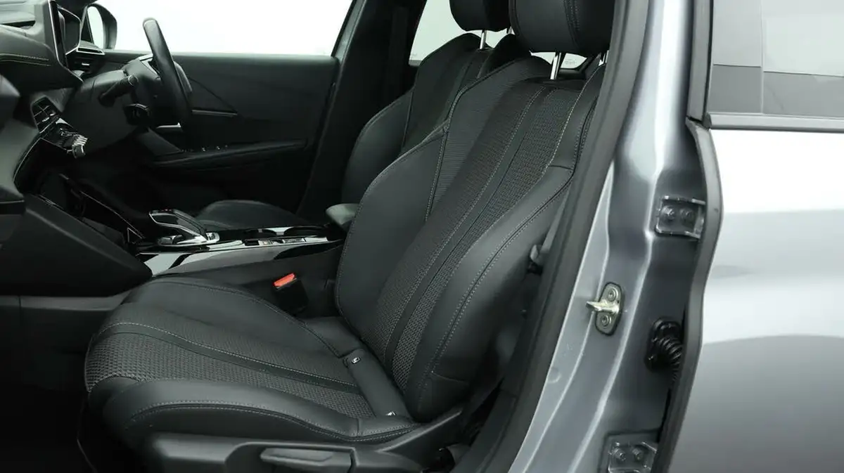 2021-peugeot-208-e-gt-50kwh-big-14