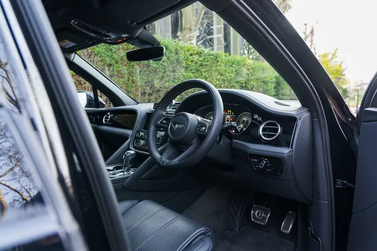 2022-bentley-bentayga-40-v8-big-23