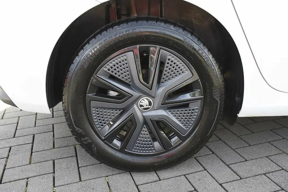 2023-skoda-fabia-10-tsi-colour-edition-95ps-big-4