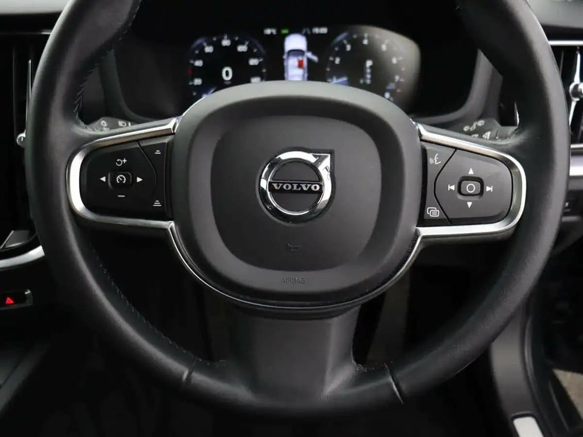 2020-volvo-v60-20-t4-momentum-plus-big-39