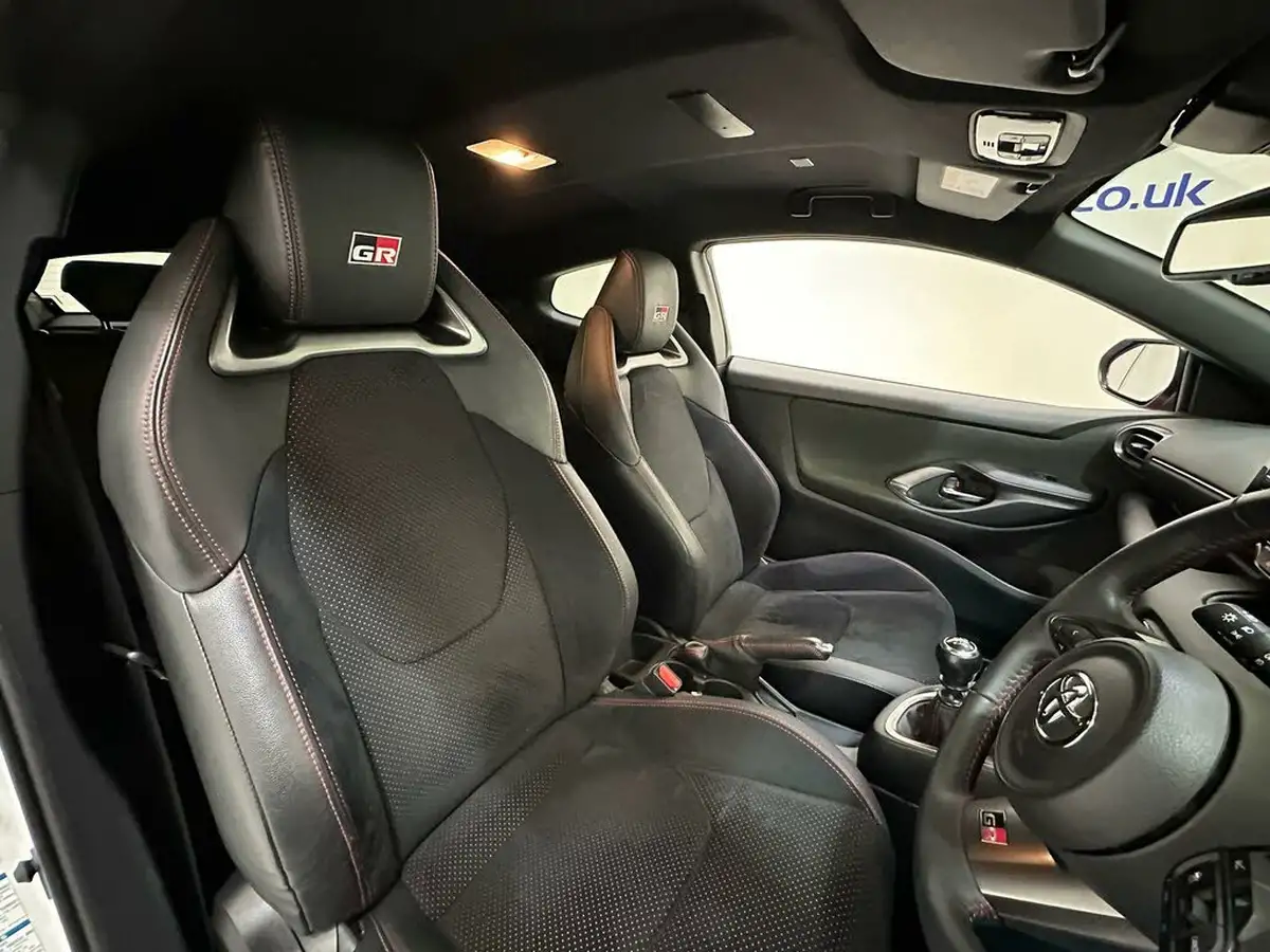 2021-toyota-yaris-16-gr-circuit-pack-big-13