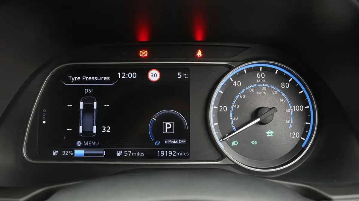 2020-nissan-leaf-e-e-tekna-big-9