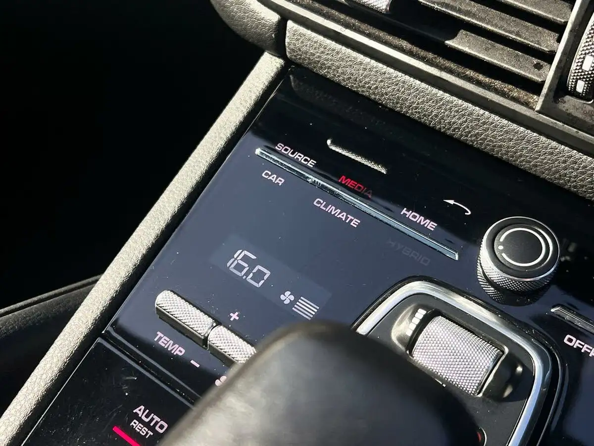 2020-porsche-cayenne-29-v6-s-coupe-big-30