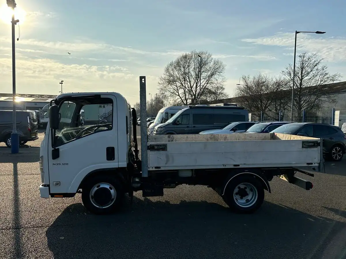 2017-isuzu-truck-n-30td-n35120-s-grafter-dropside-truck-big-3