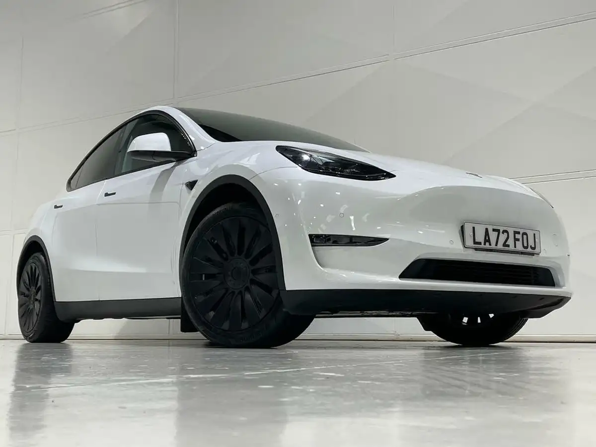 2022-tesla-model-y-e-long-range-big-2