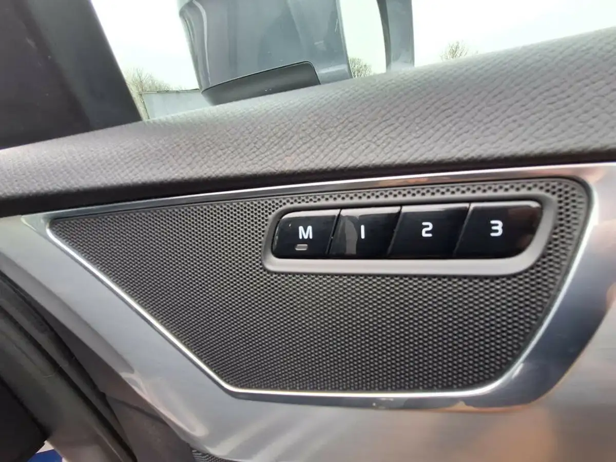 2016-volvo-xc90-20td-momentum-big-22