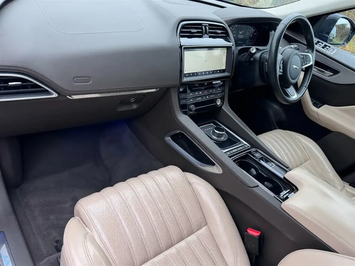 2019-jaguar-f-pace-20i-portfolio-250ps-ss-big-13