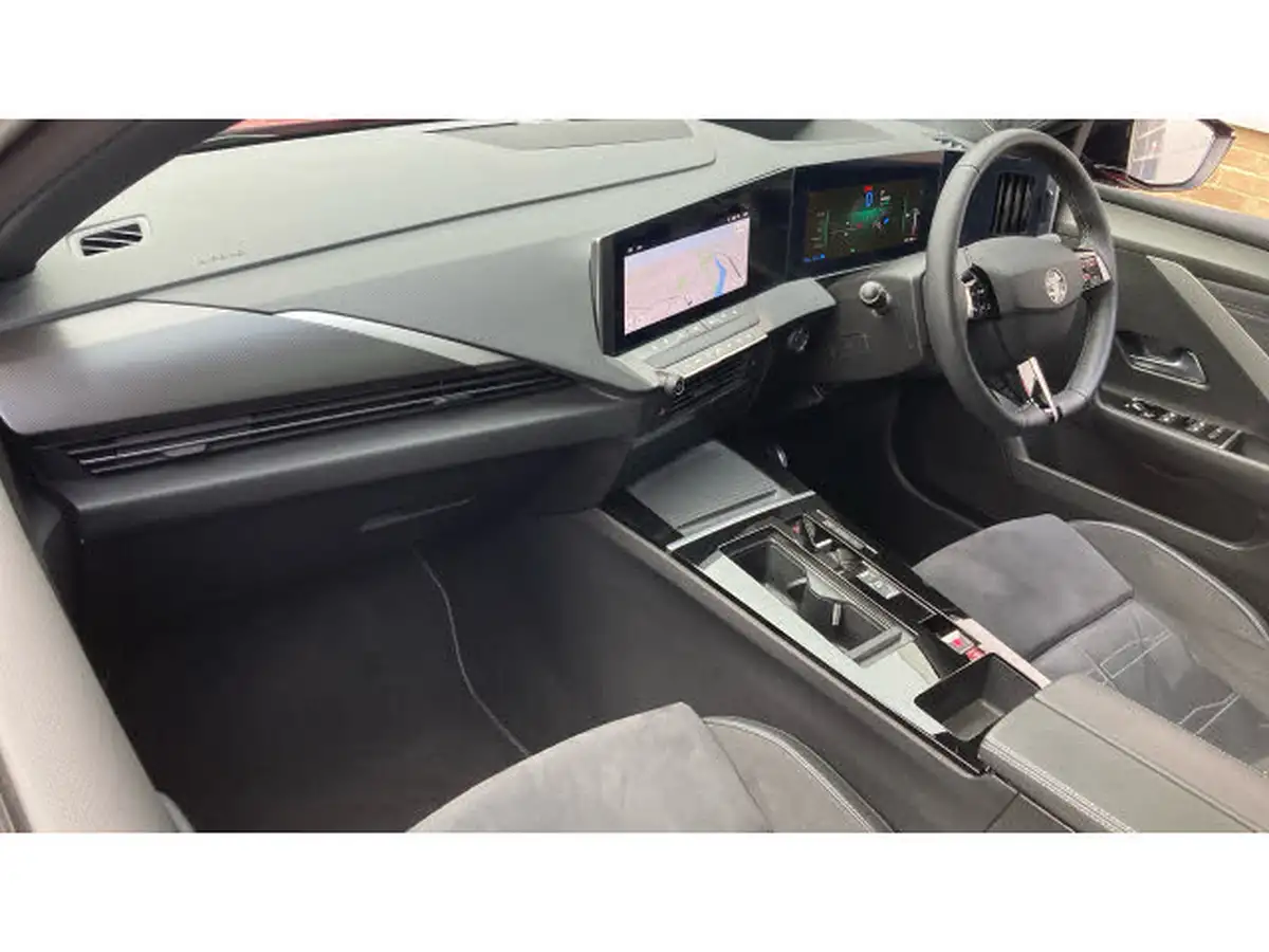 2023-vauxhall-astra-16-ultimate-hatchback-big-8