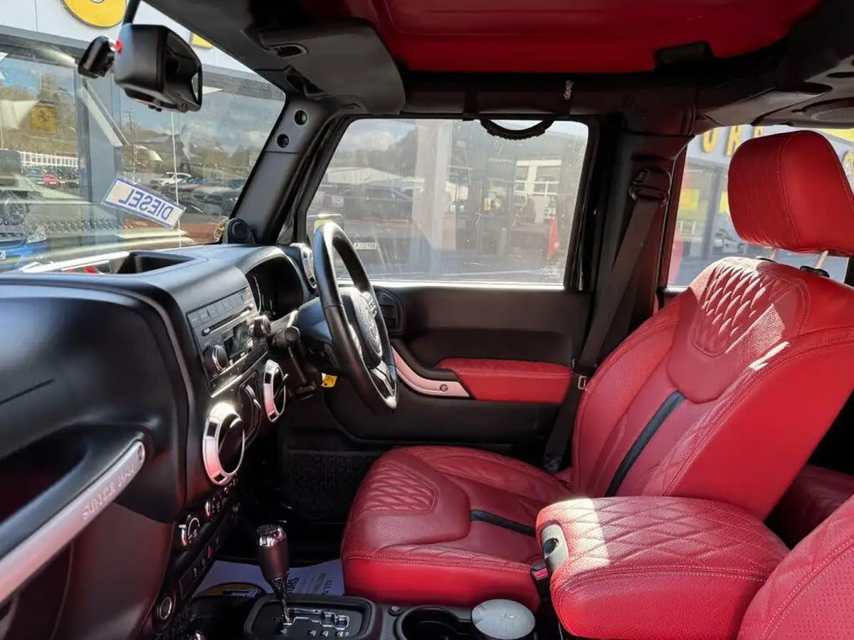 2013-jeep-wrangler-28crd-sahara-5d-auto-big-22