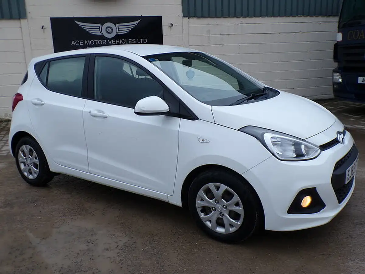 2015-hyundai-i10-10-blue-drive-se-isg-big-10