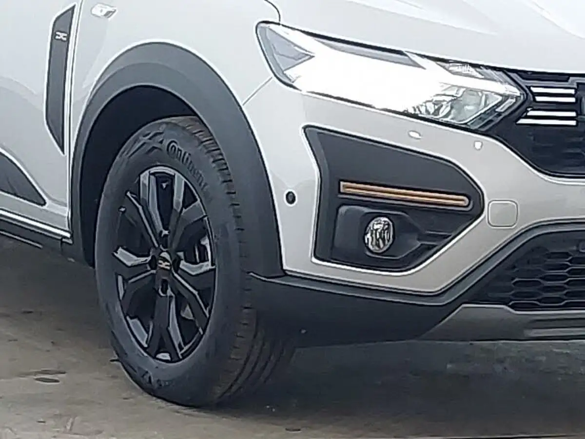2024-dacia-sandero-stepway-10-tce-extreme-90bhp-big-8