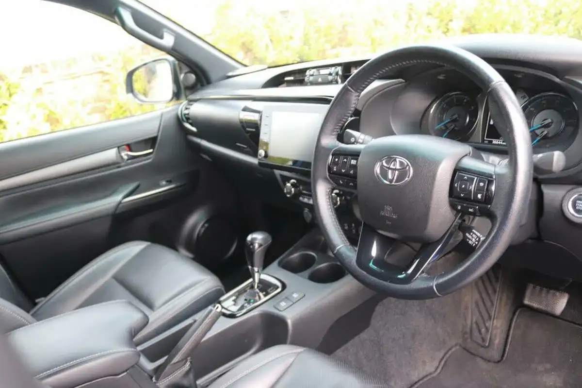 2021-toyota-hi-lux-28d-4d-invincible-x-at35-204hpeu6dt-e-big-20