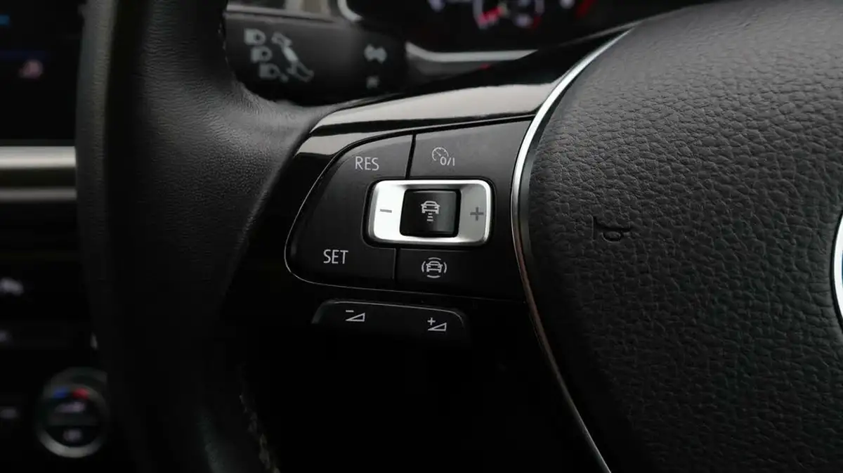 2020-volkswagen-t-roc-10-tsi-se-115ps-big-22