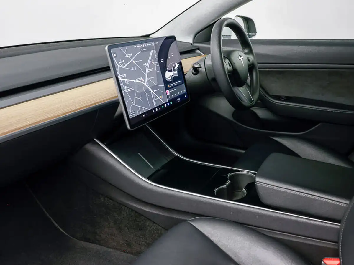 2020-tesla-model-3-e-long-range-big-13