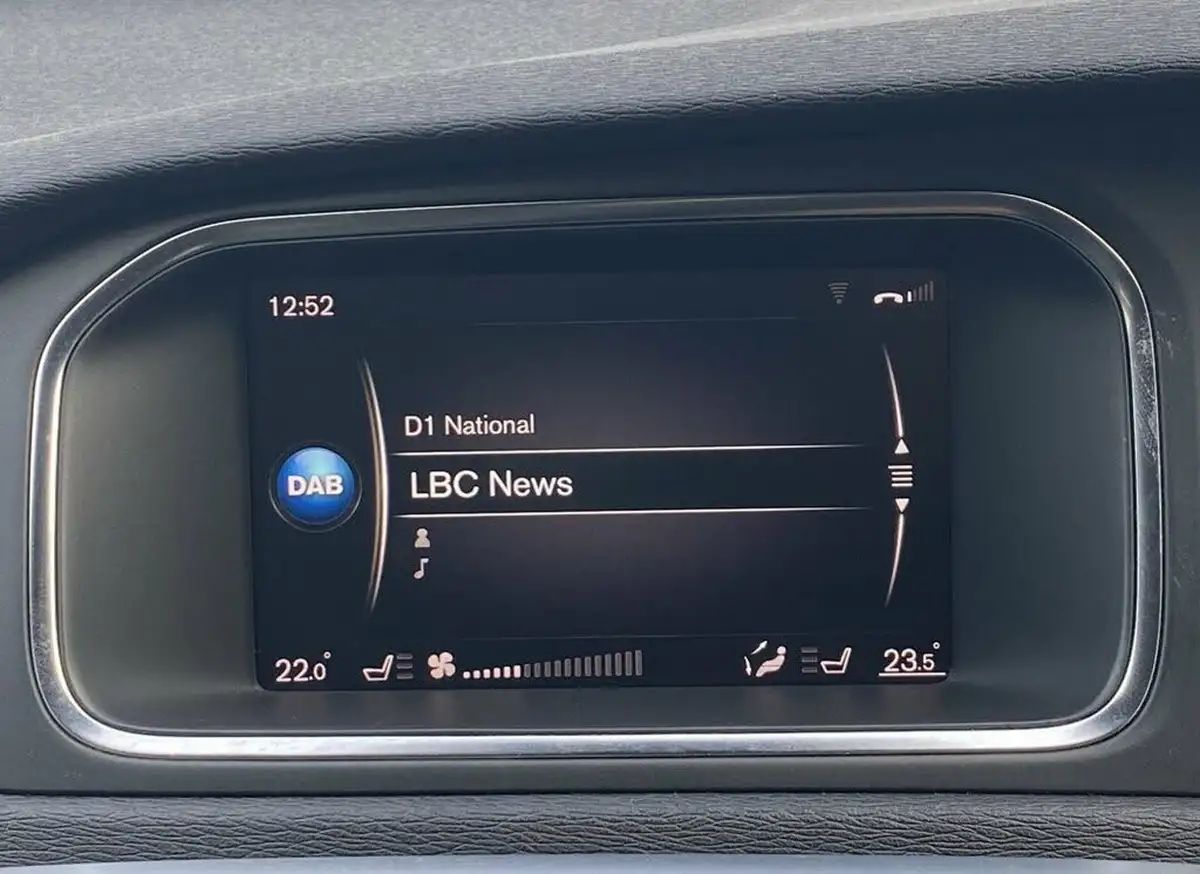 2017-volvo-v40-15-t3-inscription-big-33