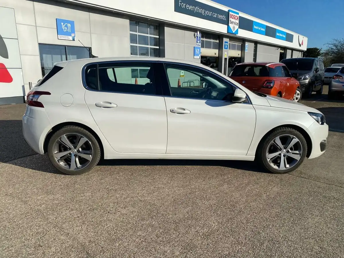 2016-peugeot-308-12-puretech-allure-130bhp-eat6-big-3