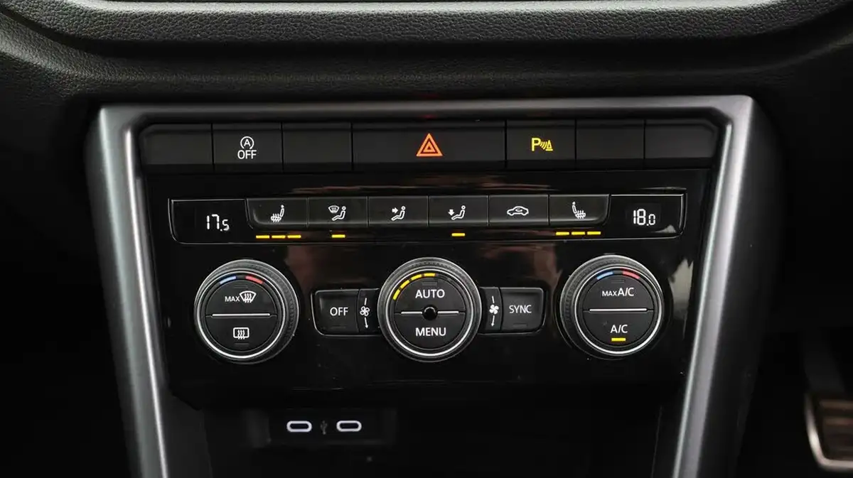 2022-volkswagen-t-roc-10-tsi-active-hatchback-5d-big-12