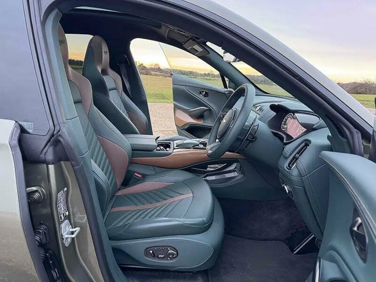 2024-aston-martin-dbx-40-v8-big-61
