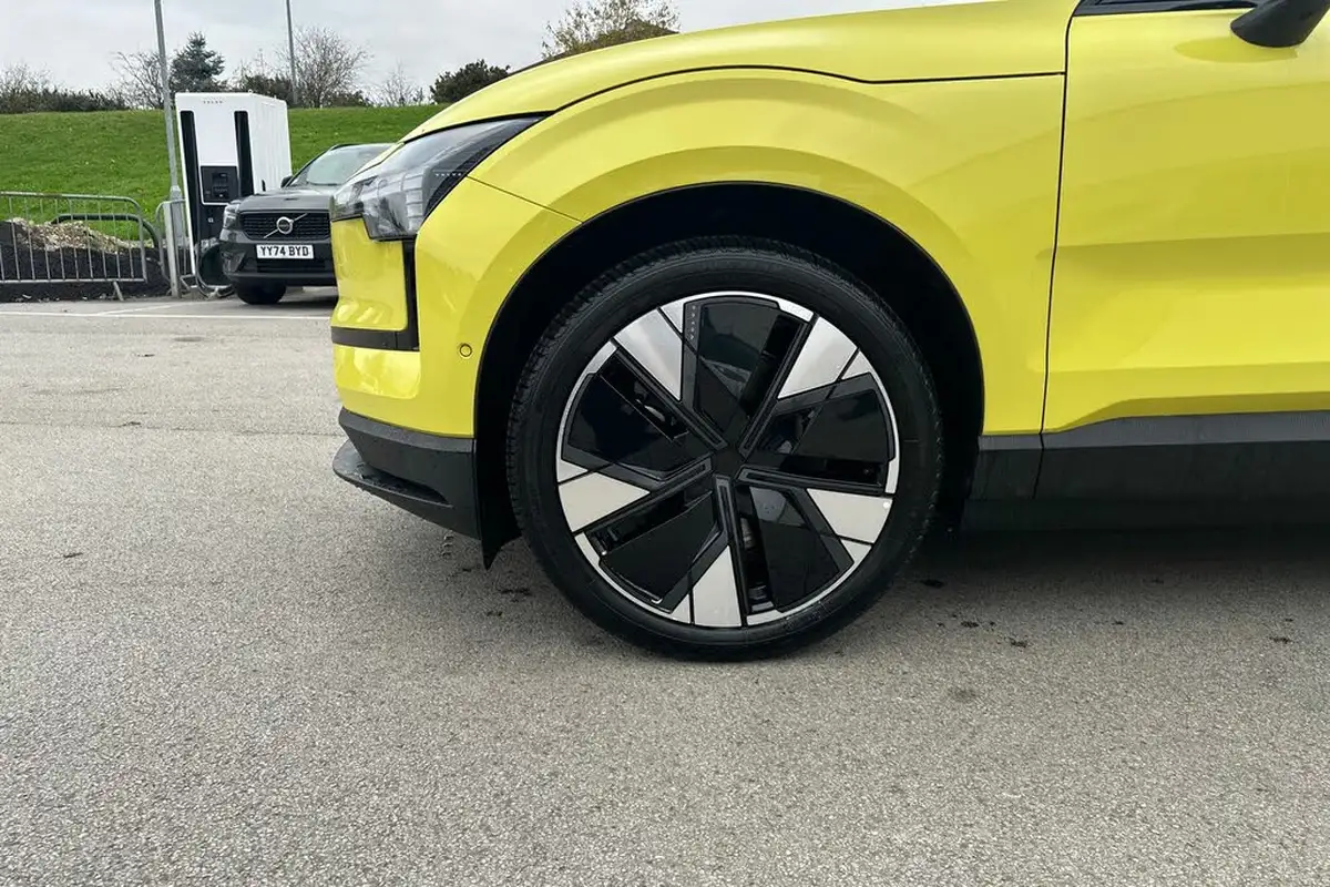 2024-volvo-ex30-e-twin-ultra-big-4