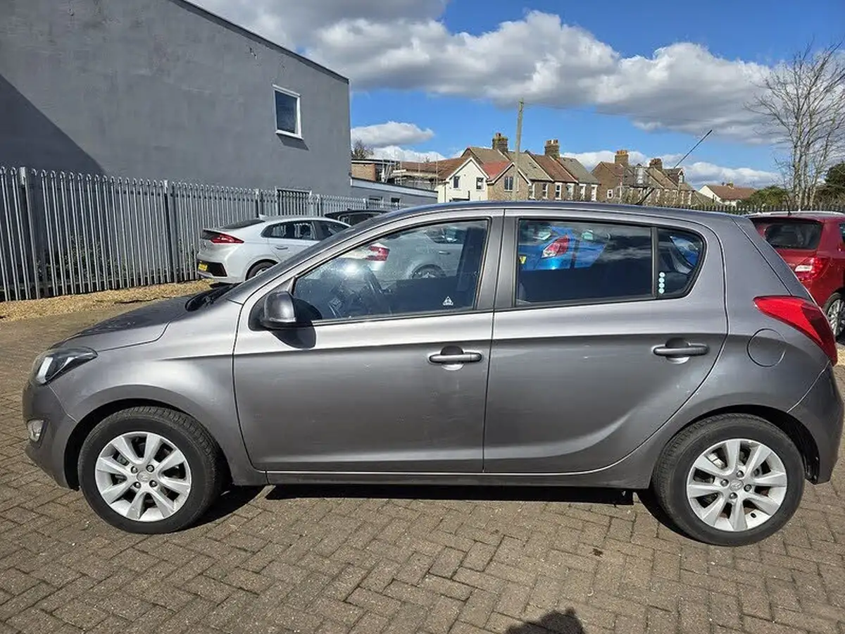 2014-hyundai-i20-14-active-100ps-auto-big-3