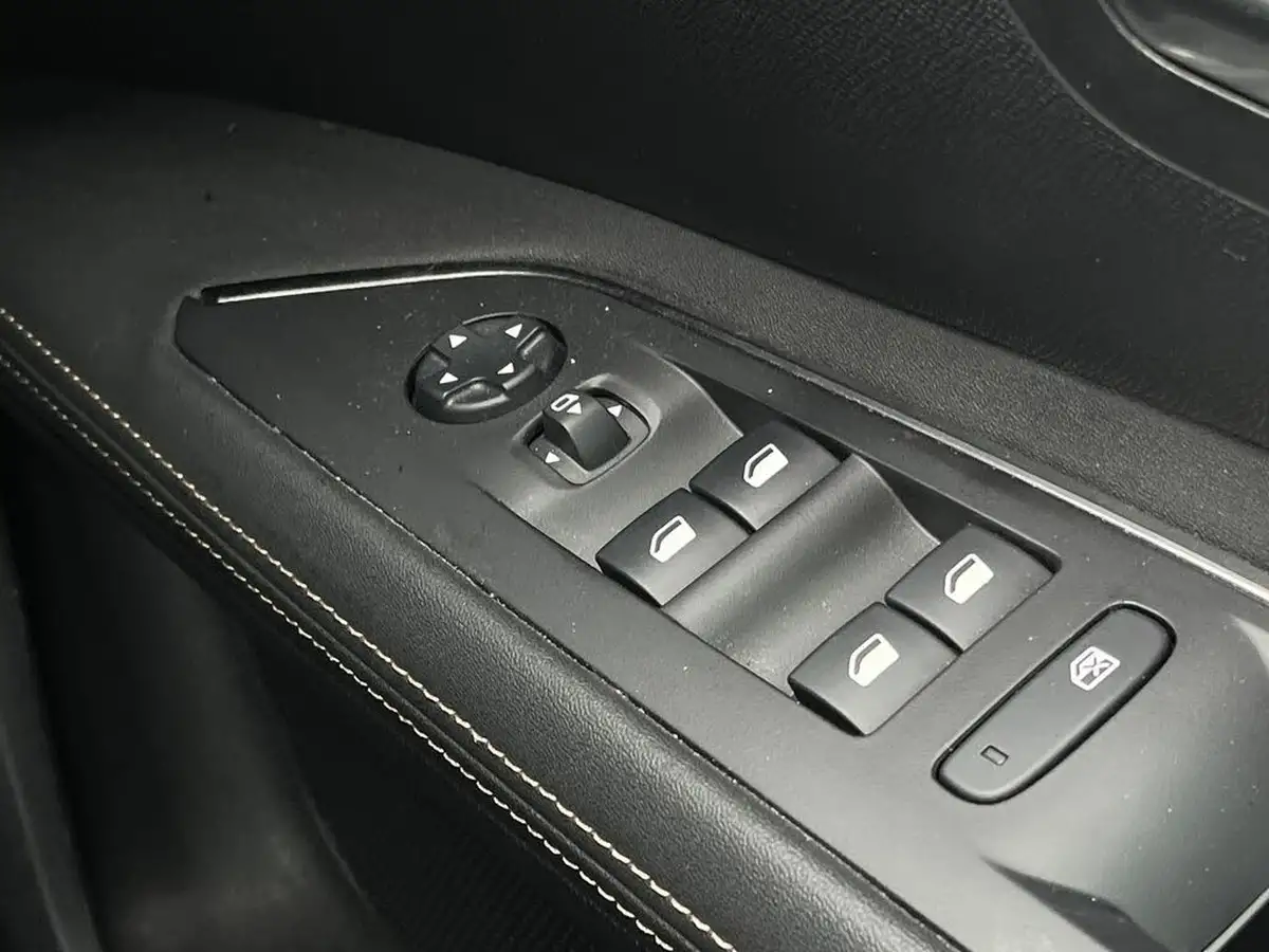 2019-peugeot-3008-suv-12-puretech-gt-line-premium-big-18