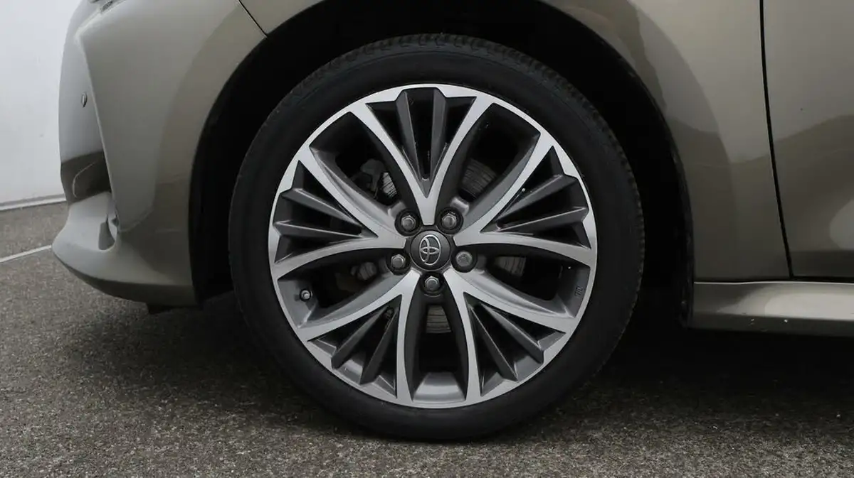 2021-toyota-yaris-15-vvt-i-excel-big-18