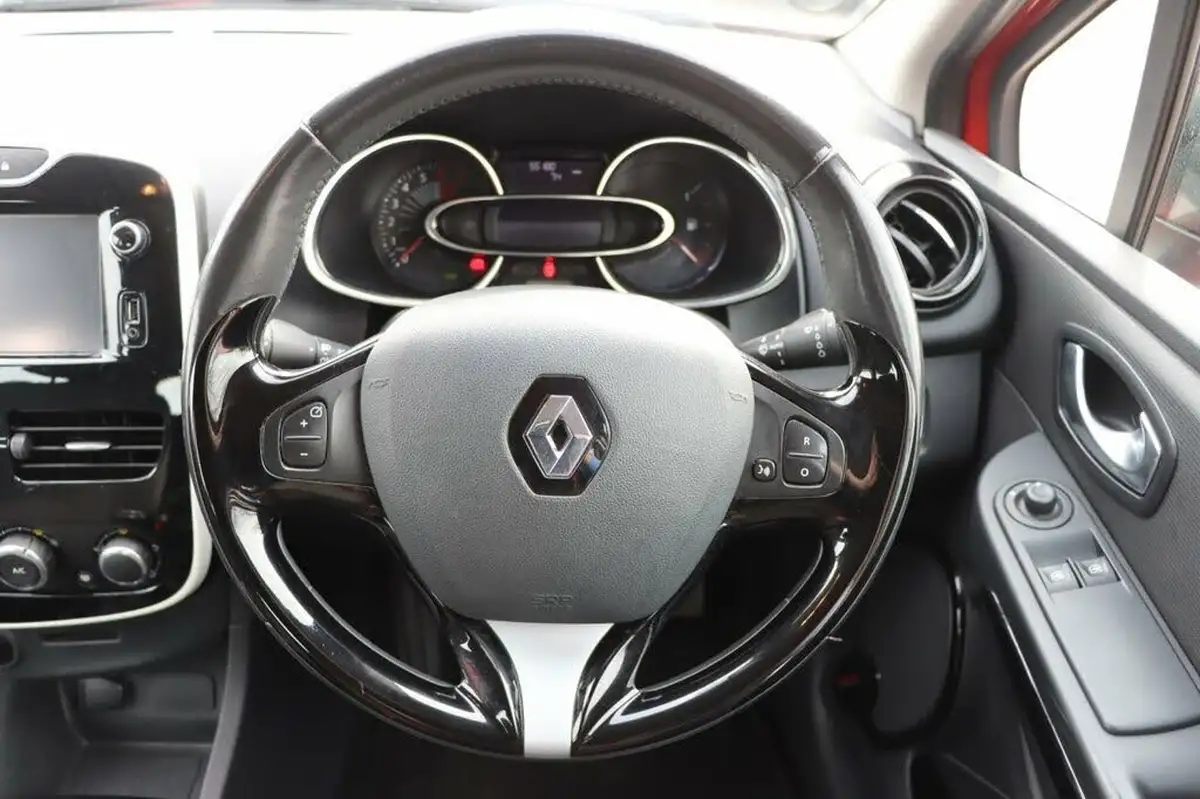 2016-renault-clio-09-tce-dynamique-nav-big-14