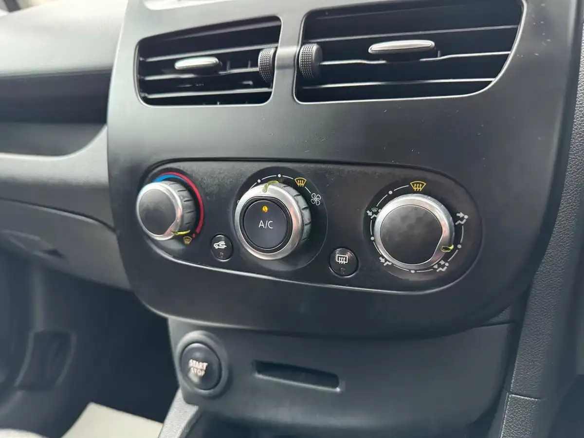 2016-renault-clio-09-tce-play-big-13
