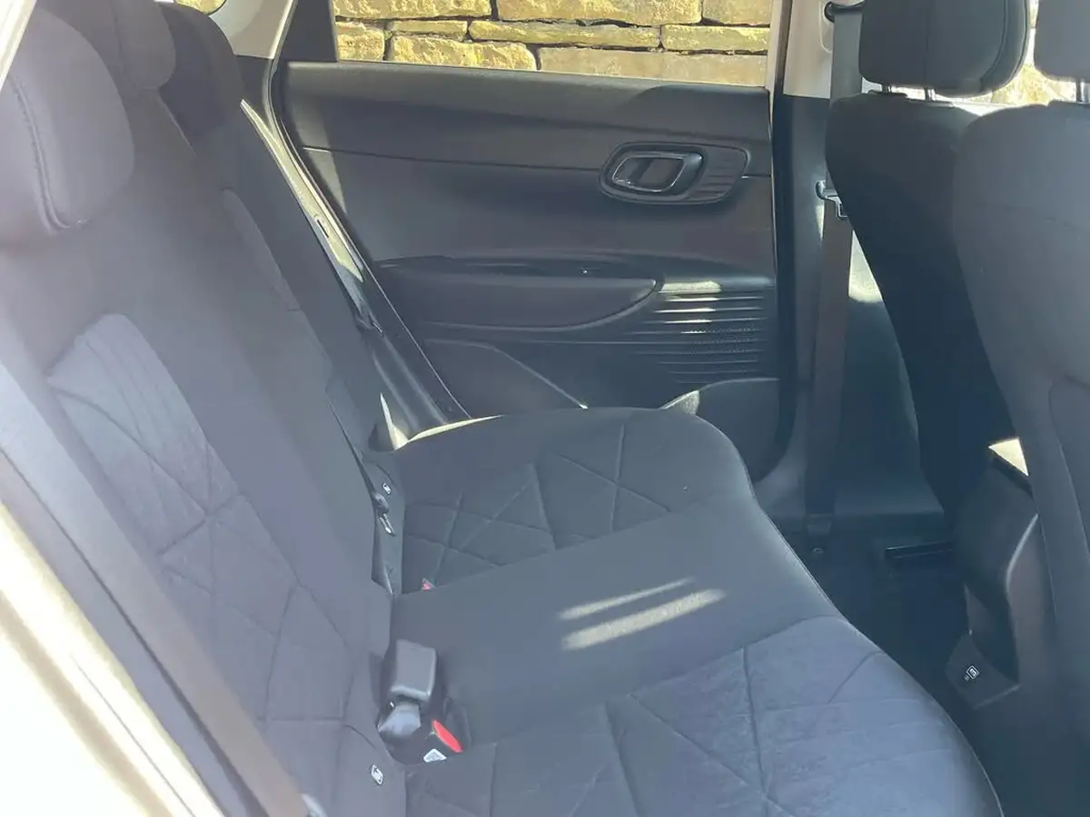 2024-hyundai-bayon-10-t-gdi-premium-100ps-48-volt-mhev-big-5