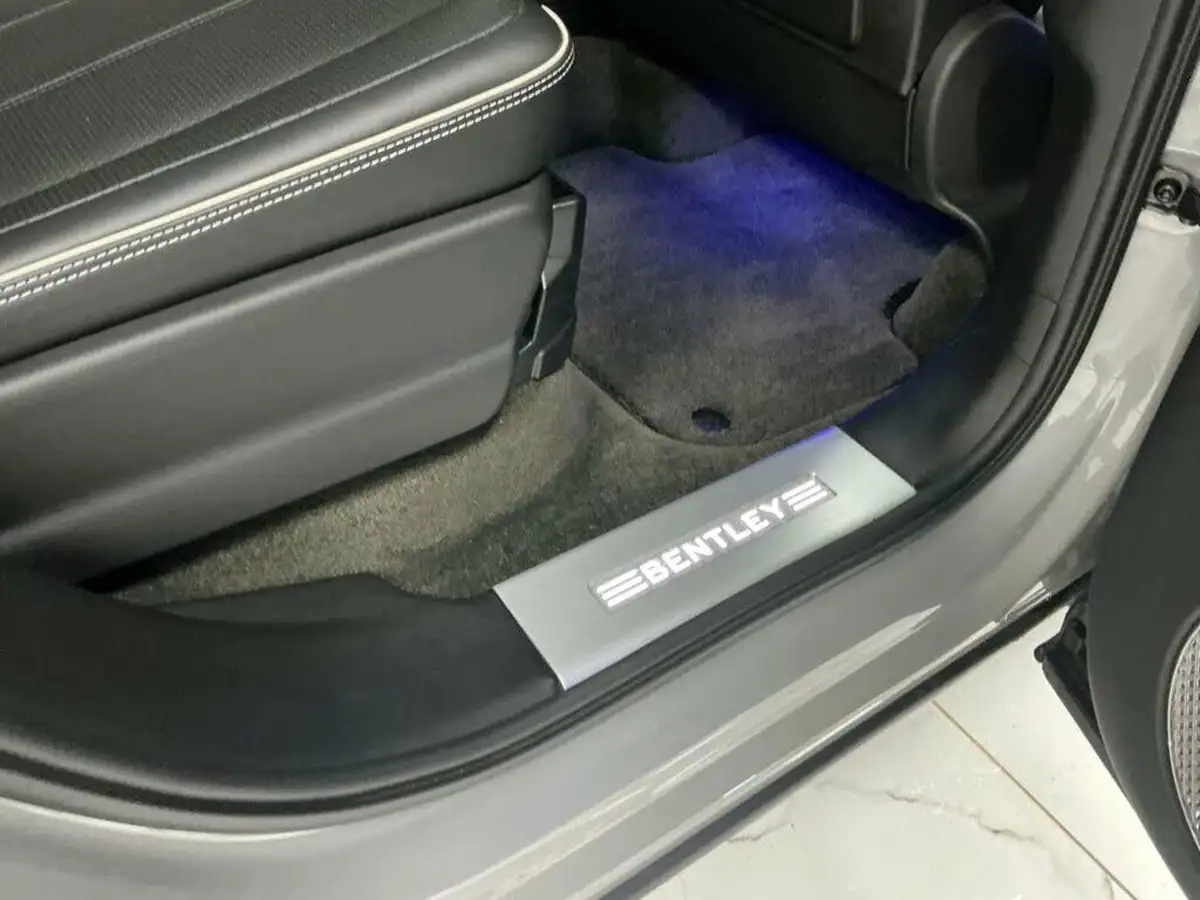 2021-bentley-bentayga-40-v8-big-48