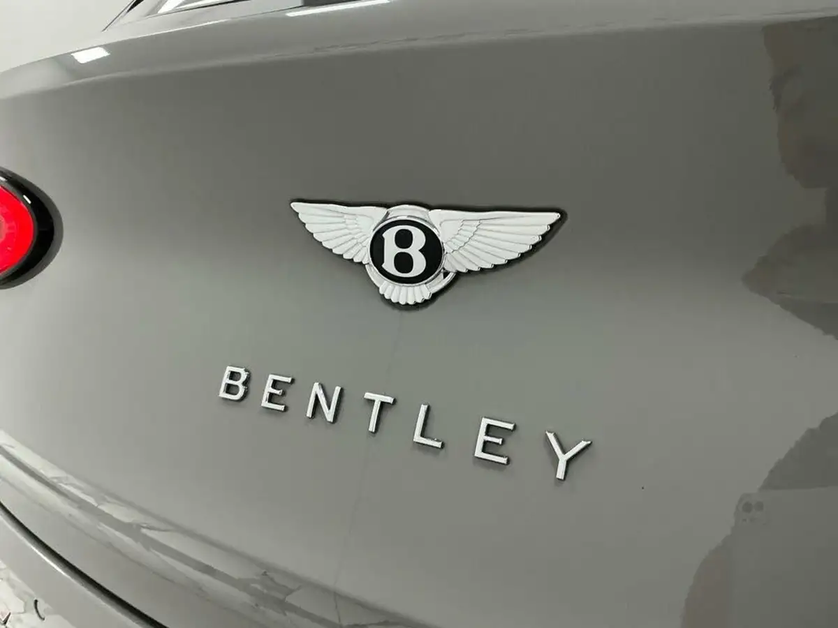 2021-bentley-bentayga-40-v8-big-24