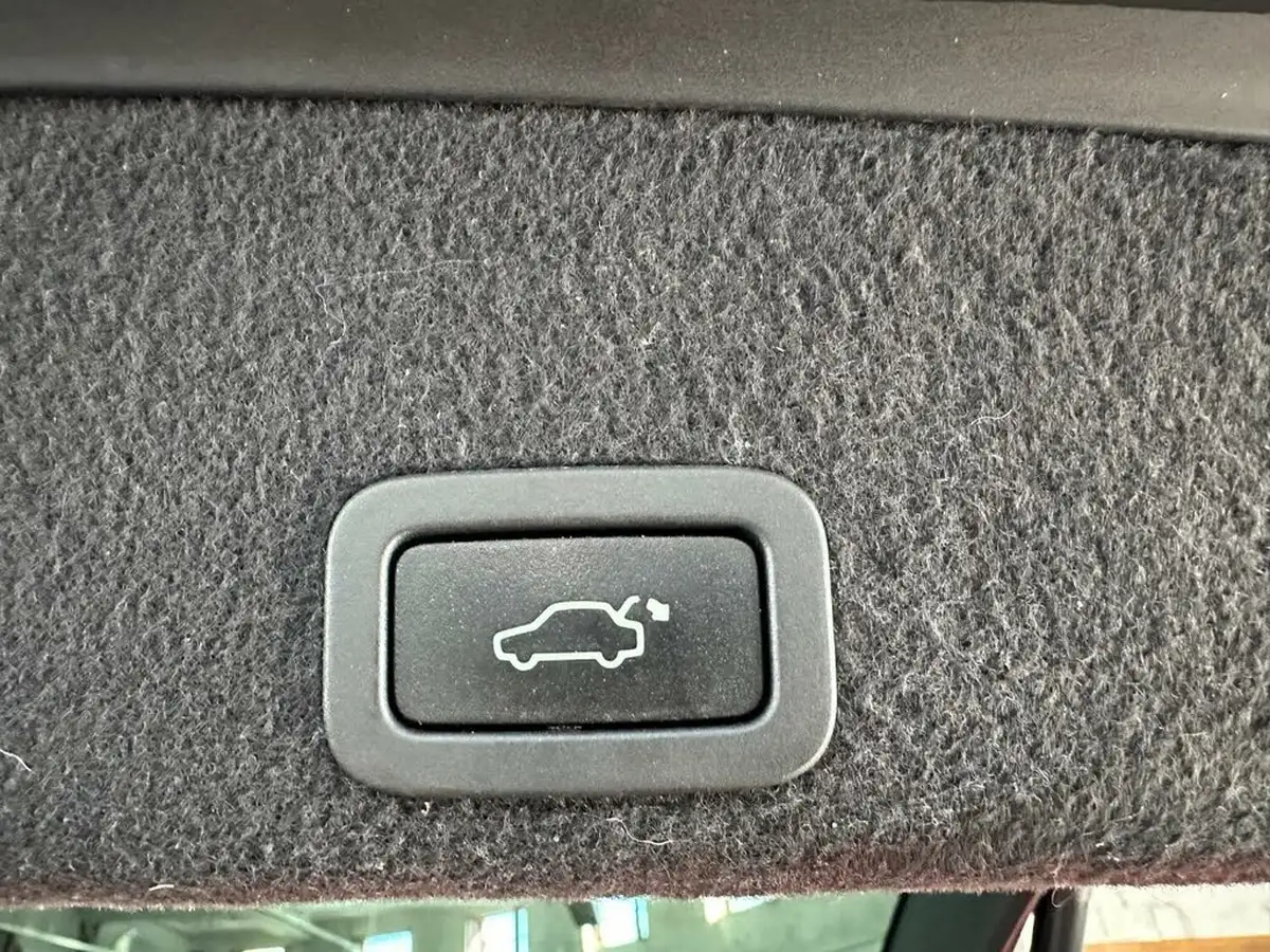 2016-volvo-xc60-20td-d4-se-nav-geartronic-big-35