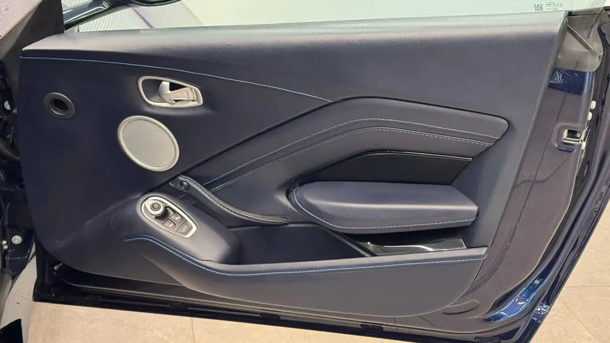 2019-aston-martin-vantage-40-v8-vantage-big-16
