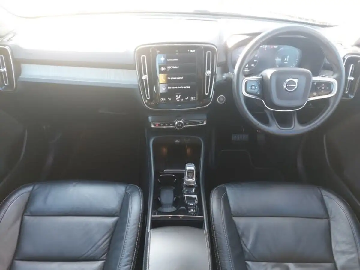 2022-volvo-xc40-15-t4-inscription-big-2