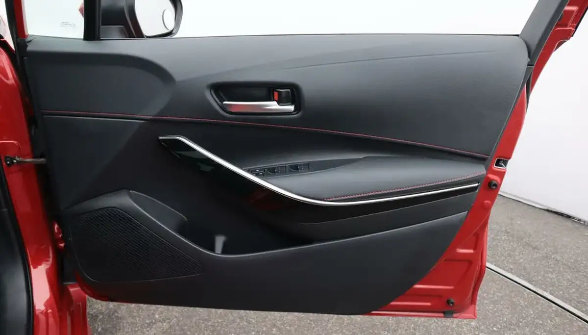2021-toyota-corolla-18-vvt-i-excel-trk-hatchback-big-15