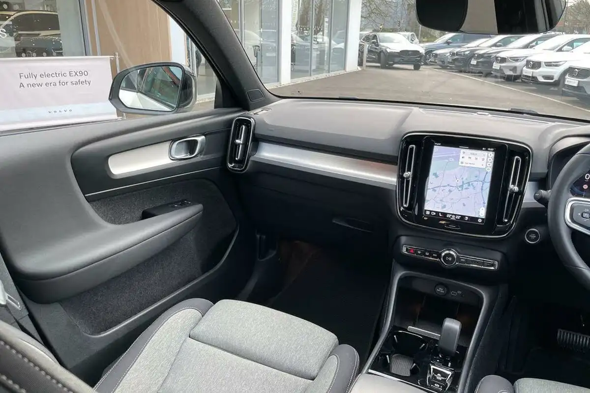 2024-volvo-xc40-20-b4-plus-big-30