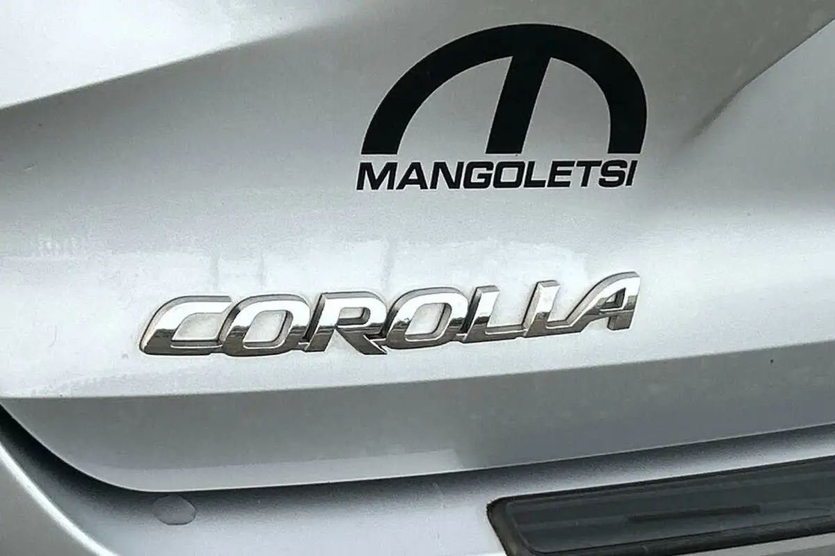 2019-toyota-corolla-20-vvt-i-design-panoramic-roofspare-wheel-touring-sports-big-33