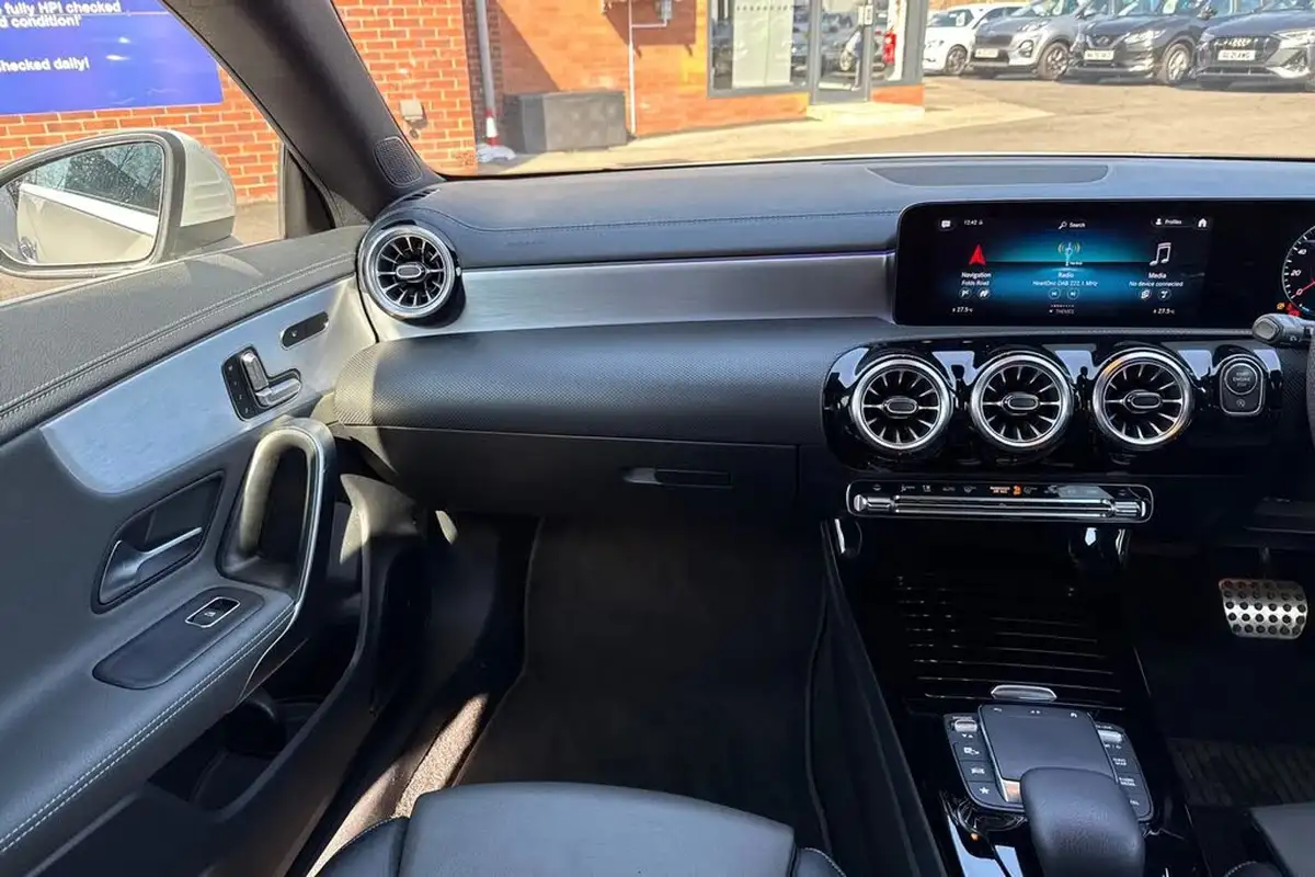 2021-mercedes-benz-cla-13-cla-200-amg-line-premium-plus-shooting-brake-5d-big-18