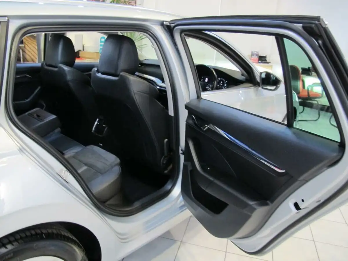 2021-skoda-octavia-20tdi-se-l-150ps-estate-dsg-big-43