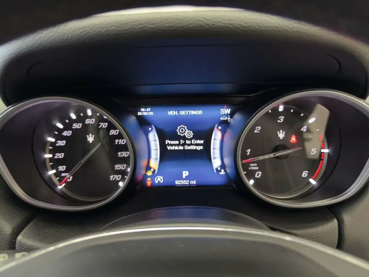 2016-maserati-levante-30td-big-48