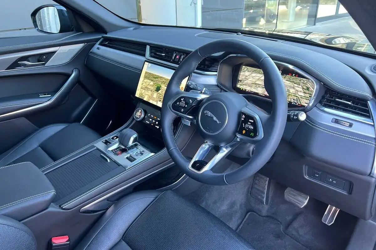 2023-jaguar-f-pace-20-d200-r-dynamic-se-black-big-37