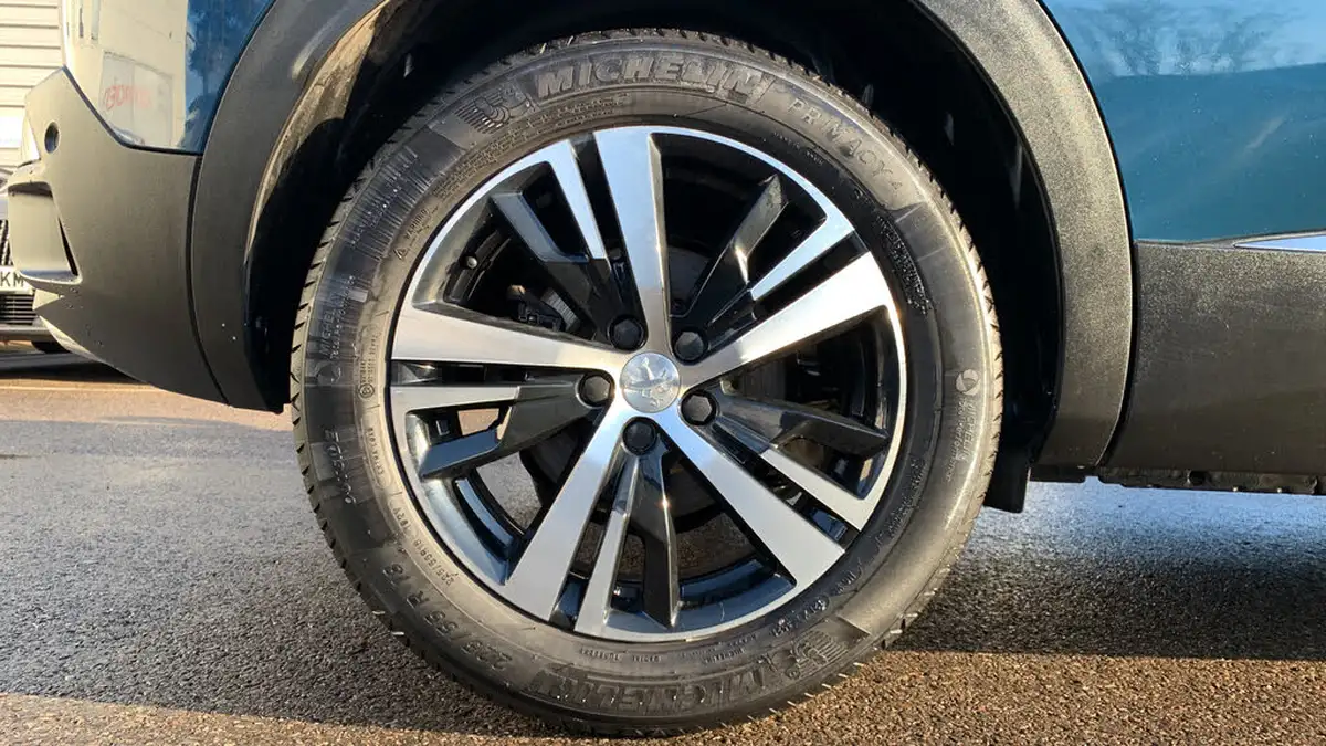 2021-peugeot-3008-suv-12-puretech-gt-big-14