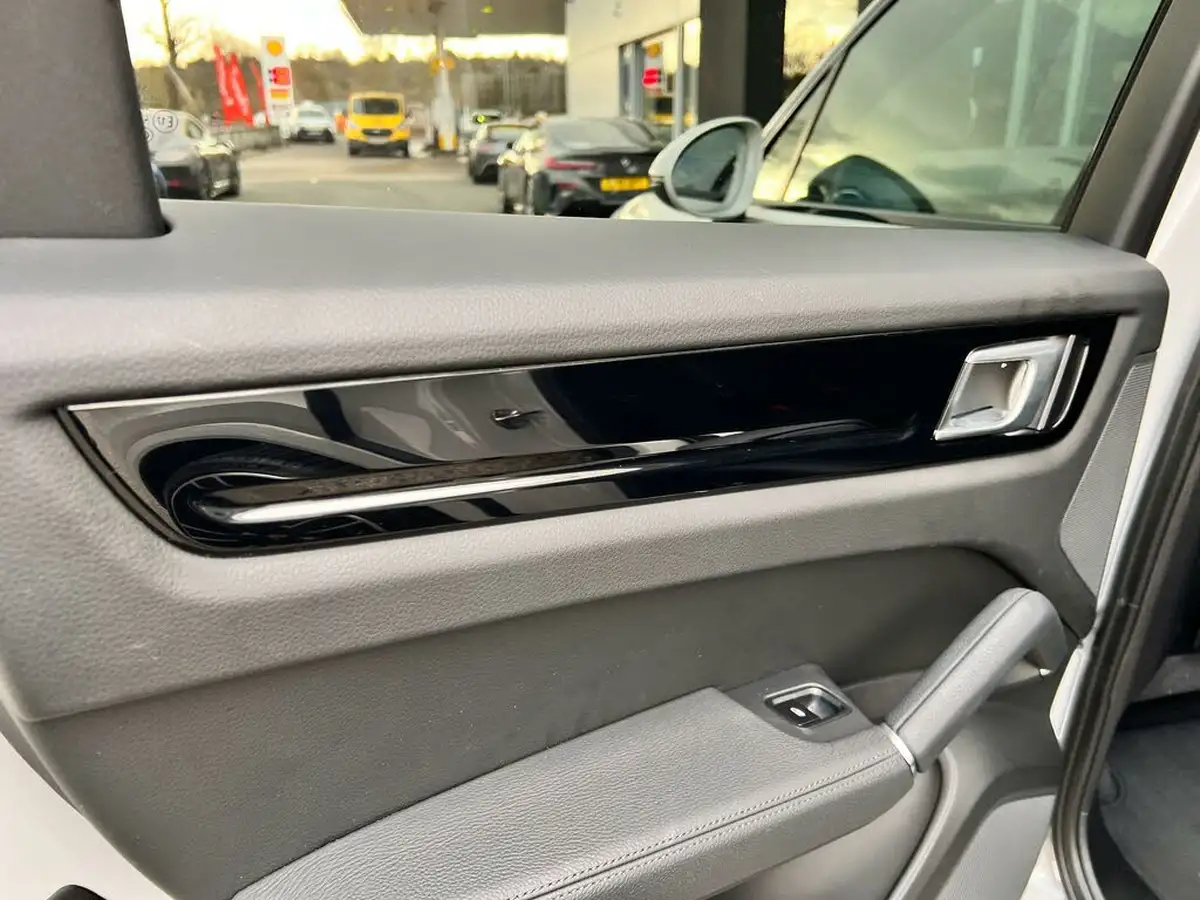 2022-porsche-cayenne-30-v6-station-wagon-big-75