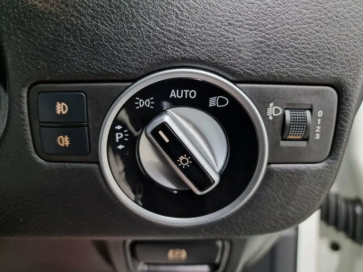 2019-infiniti-q30-22d-sport-big-67
