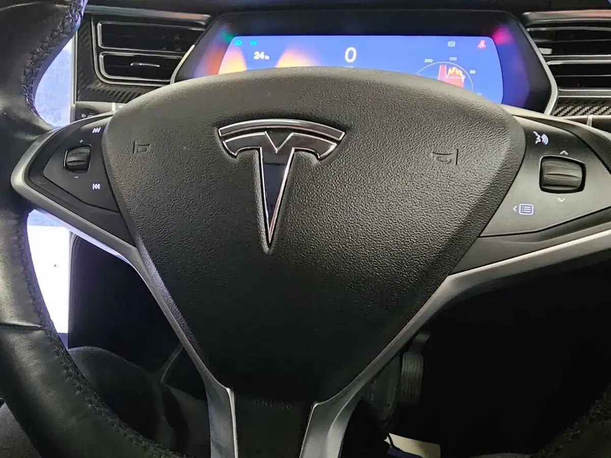 2017-tesla-model-x-e-75d-big-21