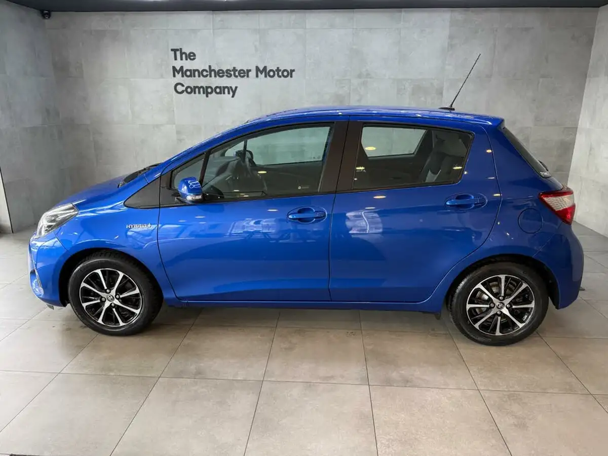 2018-toyota-yaris-15-vvt-i-icon-tech-hybrid-big-1