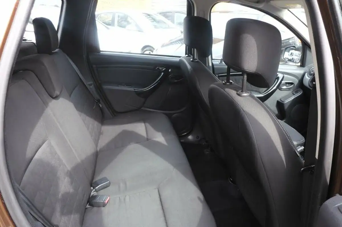 2015-dacia-duster-15d-laureate-107bhp-big-15