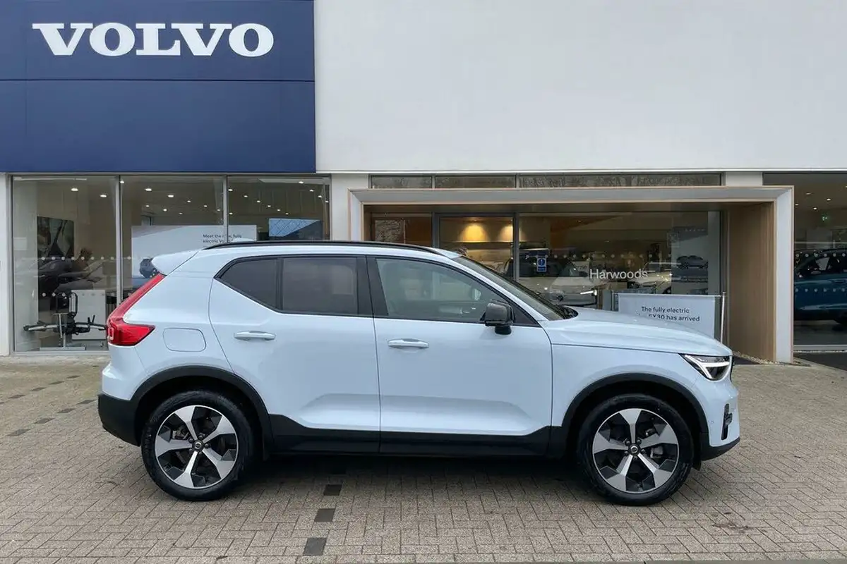 2024-volvo-xc40-20-b3-plus-big-1