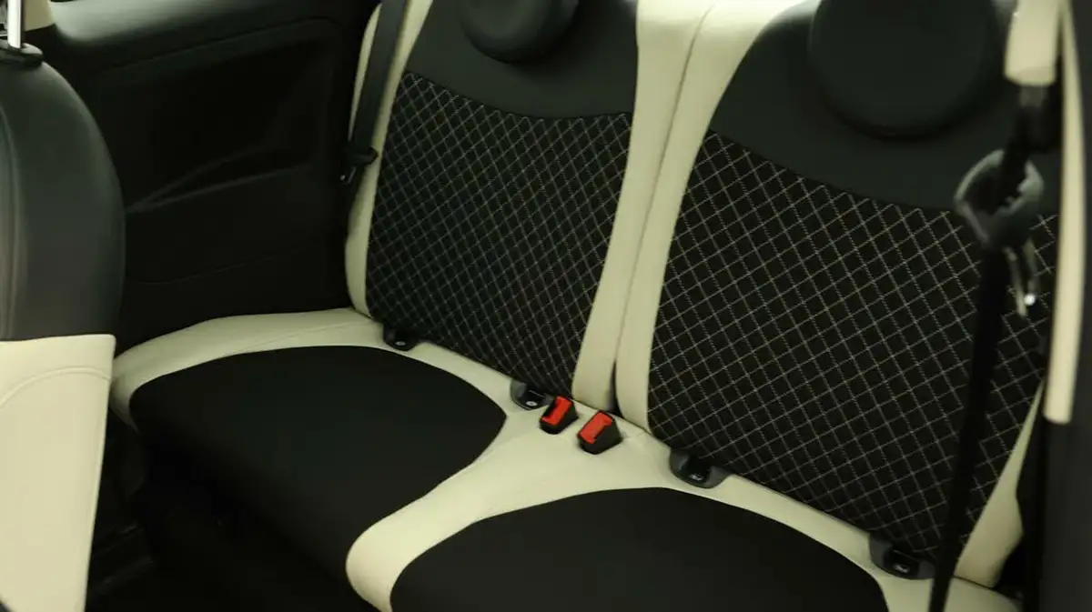 2022-fiat-500-10-dolcevita-big-15