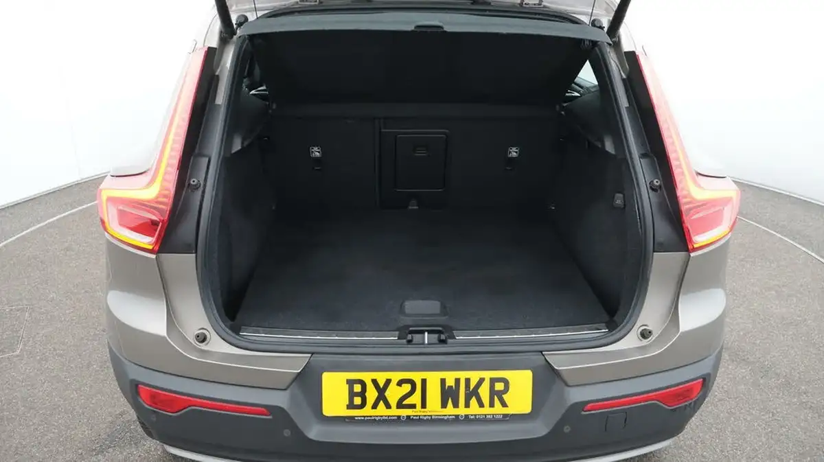 2021-volvo-xc40-15-t3-inscription-161bhp-auto-big-17